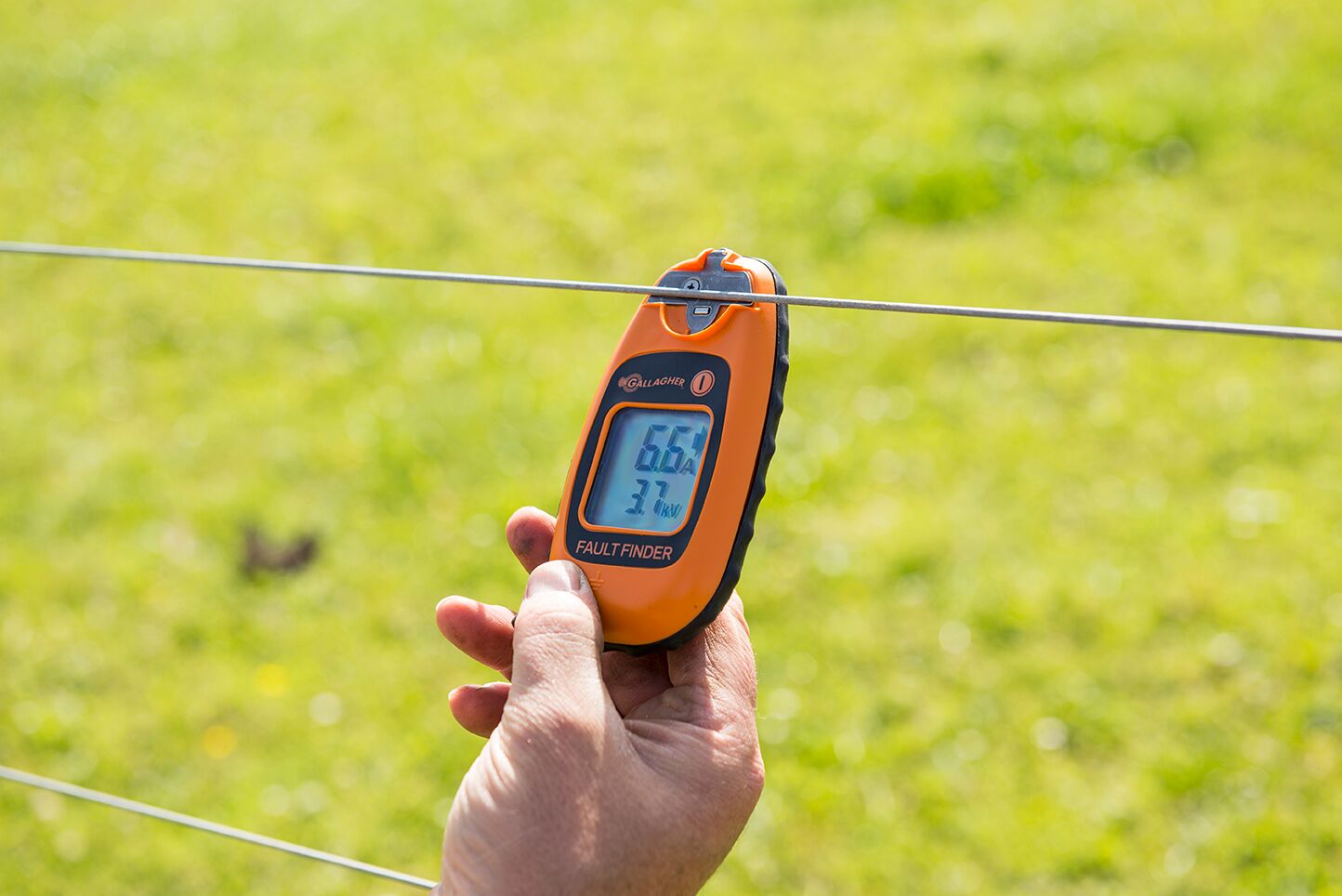 G509 Fence Volt / Current Meter & Fault Finder, insitu-General Purpose Fence Volt / Current Meter & Fault Finder on fence